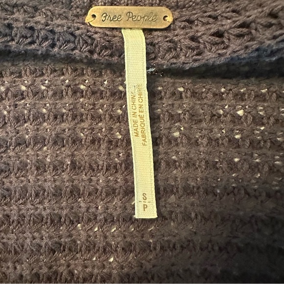 Free People Moonshine Sweater Size S Blue Cut Out Cold Shoulder Raw Edge (a3 - Picture 11 of 11